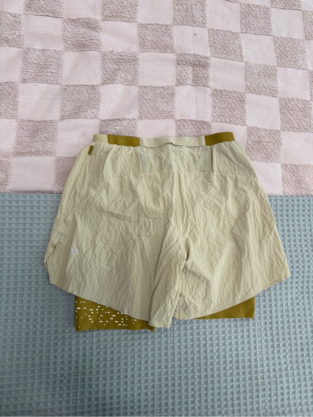 NWOT Lululemon Surge Lined Short 6" *Special Edition
Dew Green / Auric Gold - Picture 5 of 5